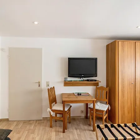 Koch Souterrain Bis 80 M² Apartmán *